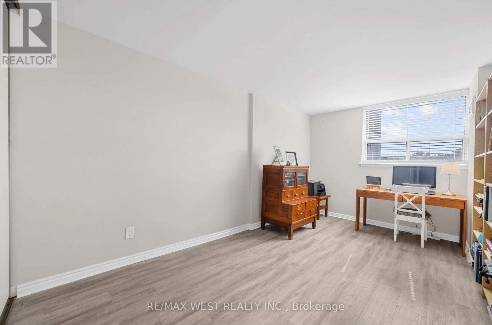 403 - 1425 Ghent Avenue, Burlington, Ontario  L7S 1X5 - Photo 8 - W12978064