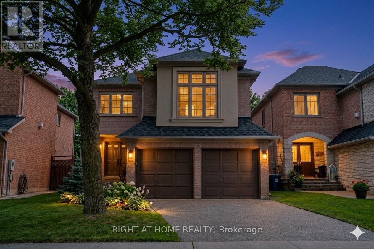 215 QUEENSLEA AVENUE, Toronto, Ontario