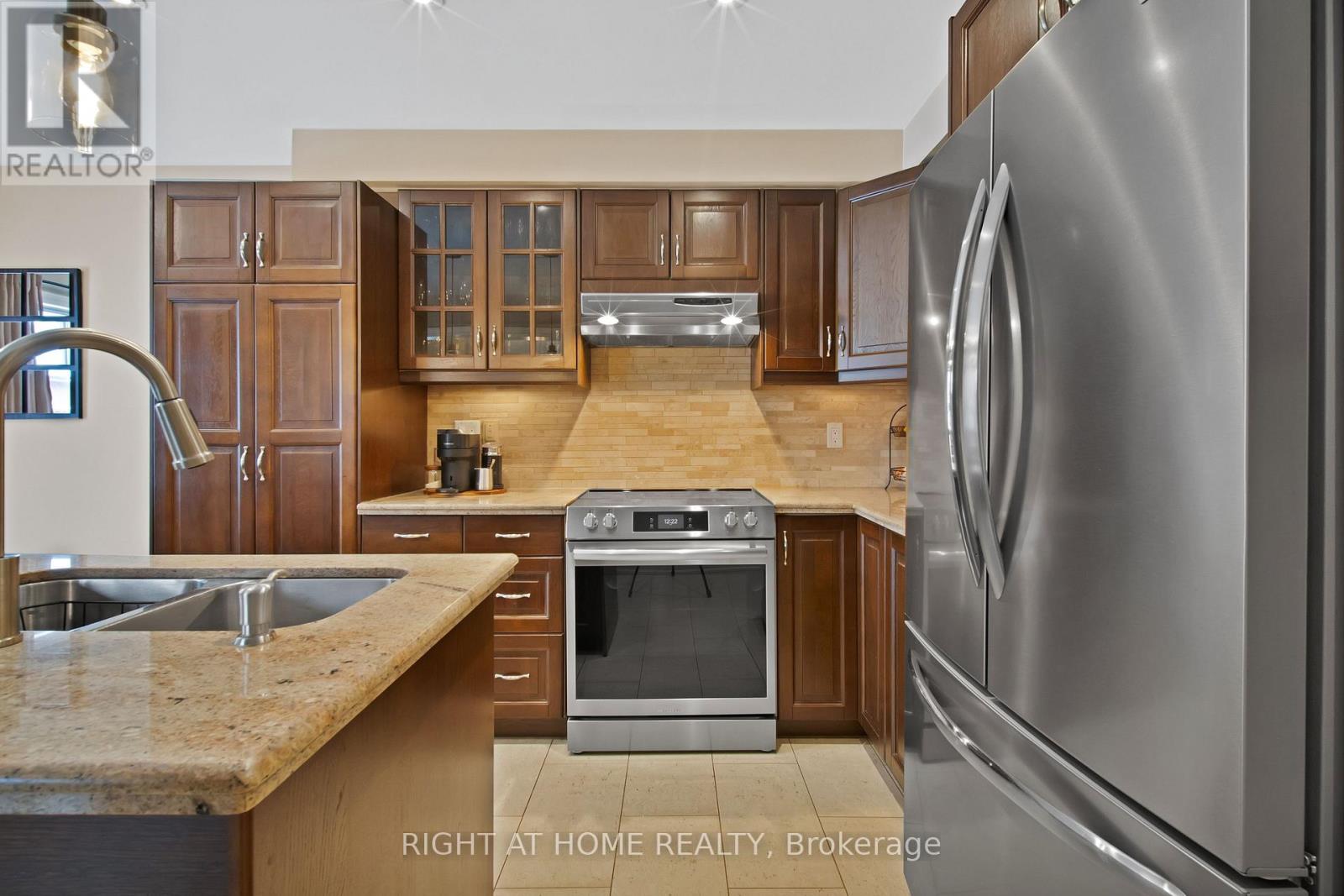 215 Queenslea Avenue, Toronto, Ontario  M9N 3X5 - Photo 18 - W12978102