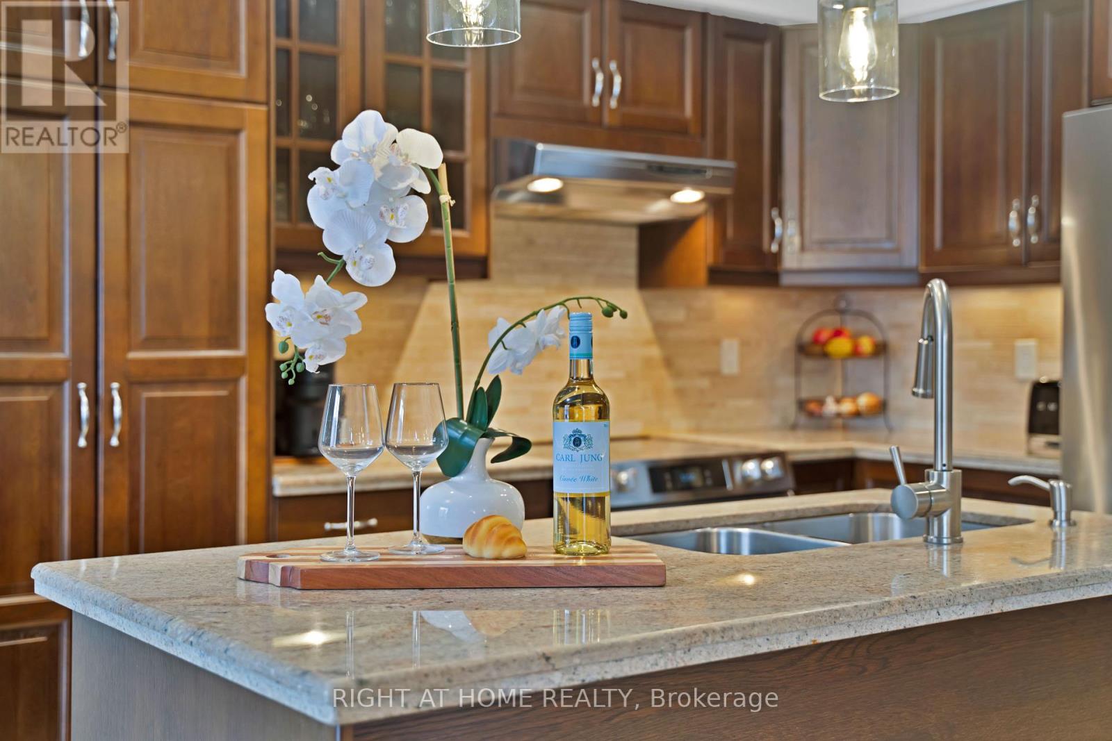 215 Queenslea Avenue, Toronto, Ontario  M9N 3X5 - Photo 22 - W12978102