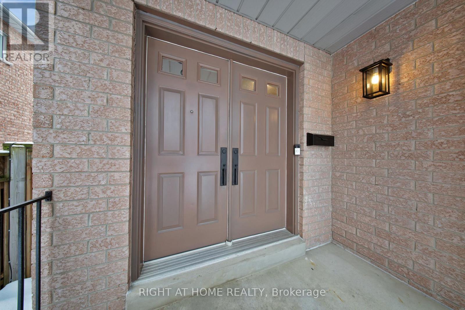 215 Queenslea Avenue, Toronto, Ontario  M9N 3X5 - Photo 4 - W12978102