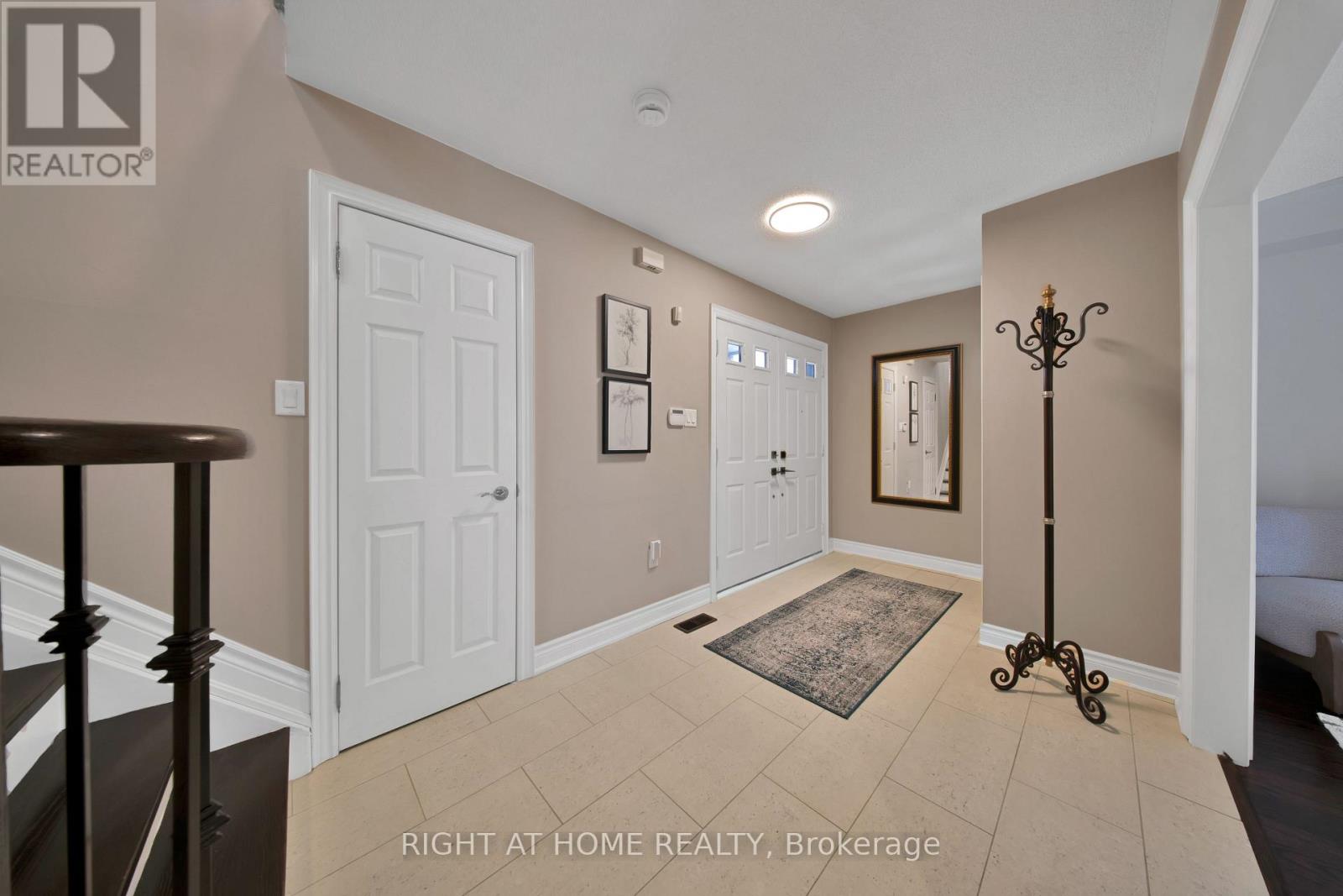 215 Queenslea Avenue, Toronto, Ontario  M9N 3X5 - Photo 5 - W12978102