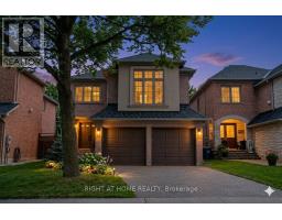 215 QUEENSLEA AVENUE, Toronto, Ontario