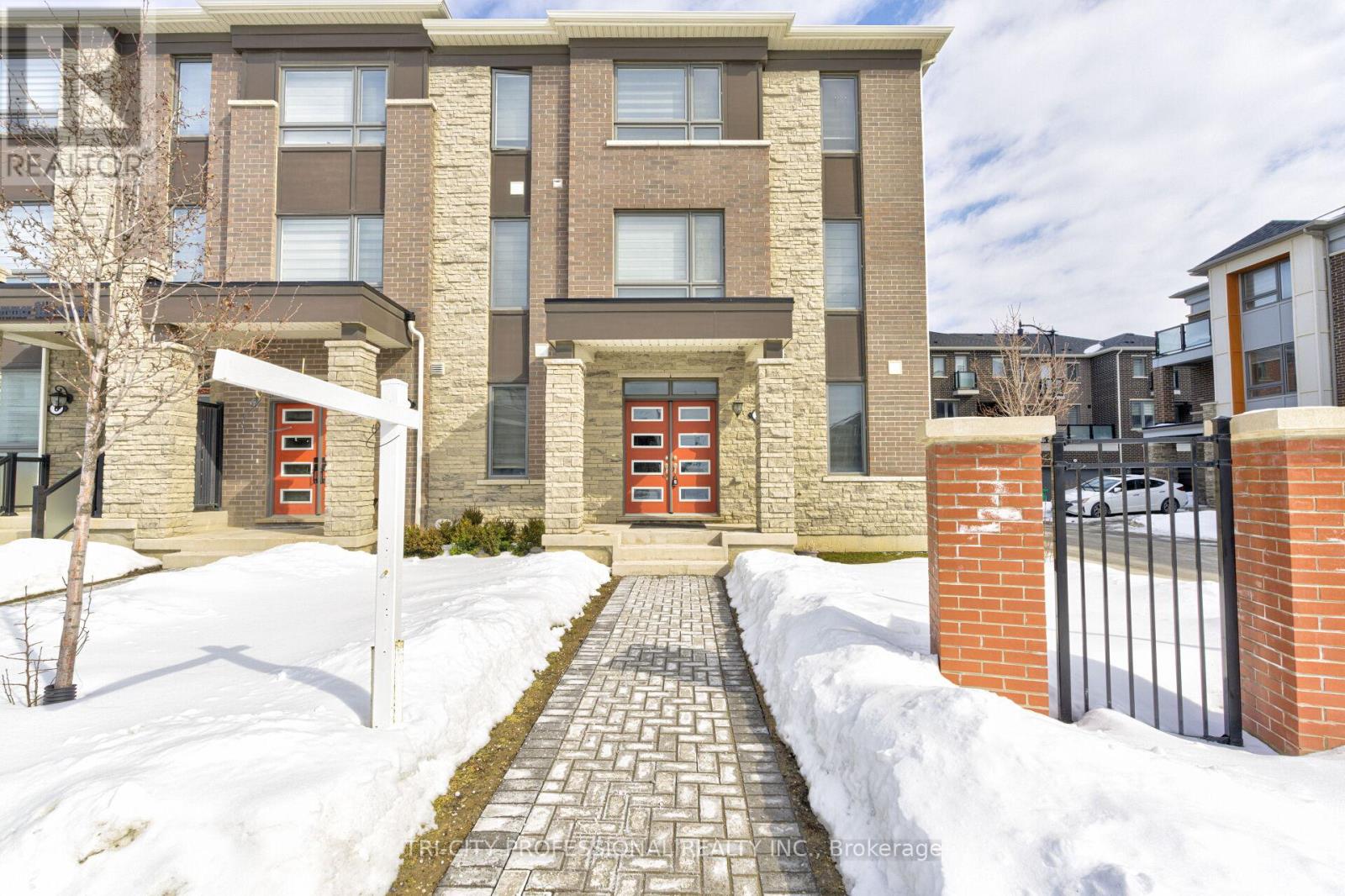 2 SUMMER WIND LANE, Brampton, Ontario