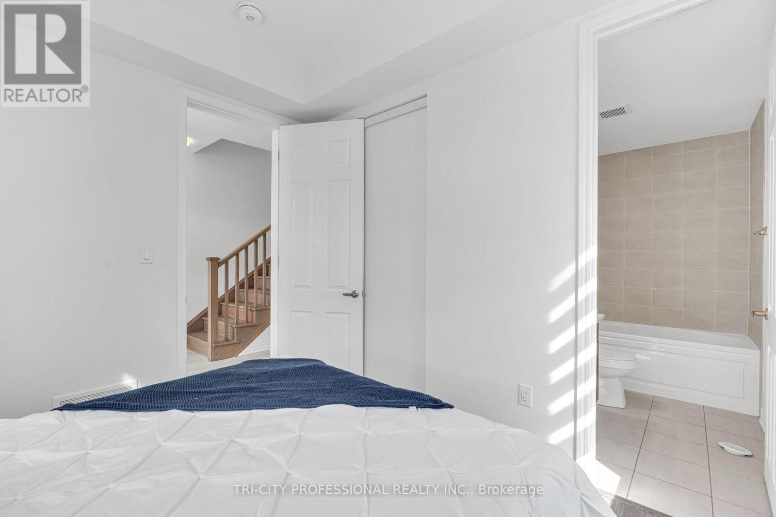 2 Summer Wind Lane, Brampton, Ontario  L7A 0B6 - Photo 10 - W12978152