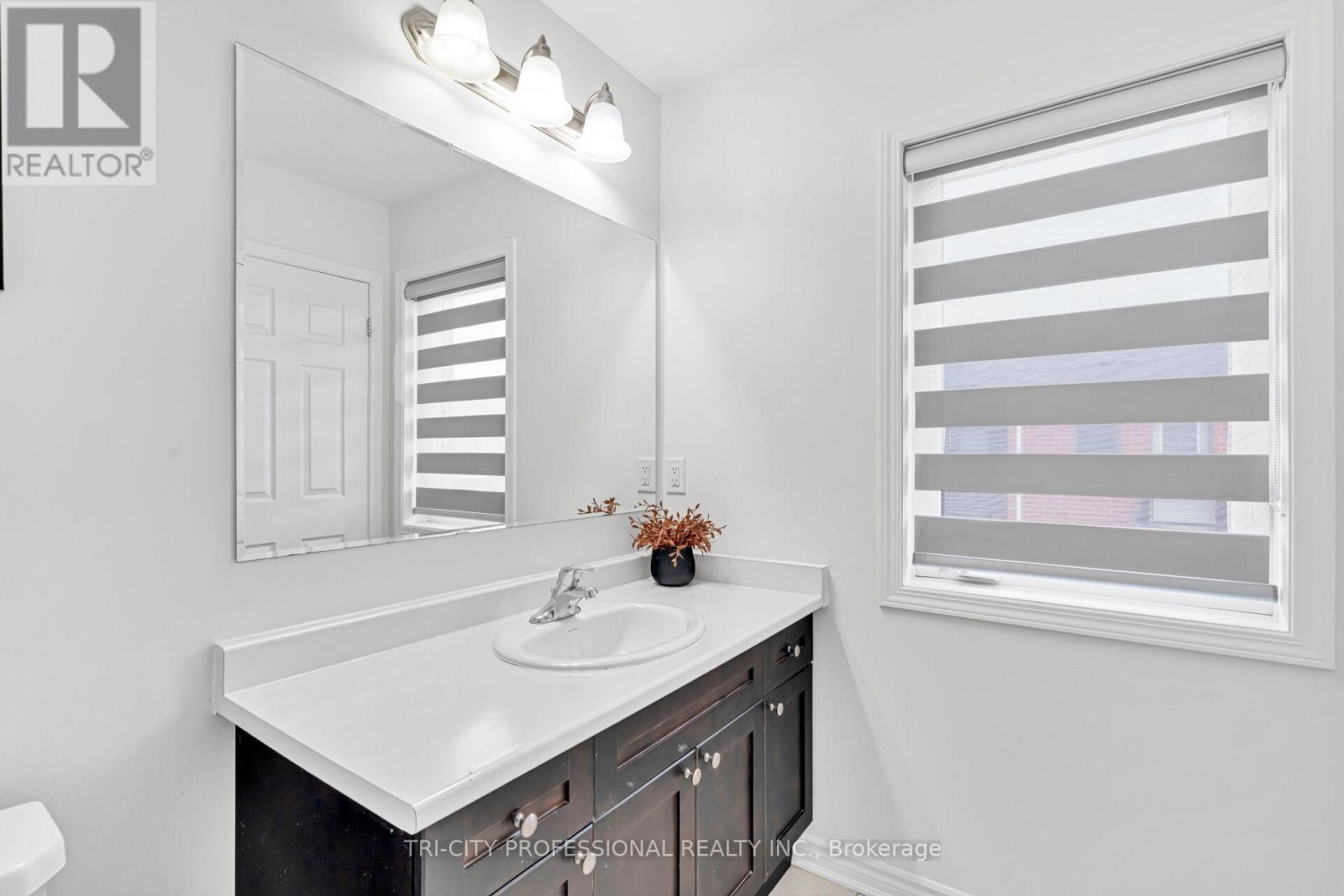 2 Summer Wind Lane, Brampton, Ontario  L7A 0B6 - Photo 32 - W12978152