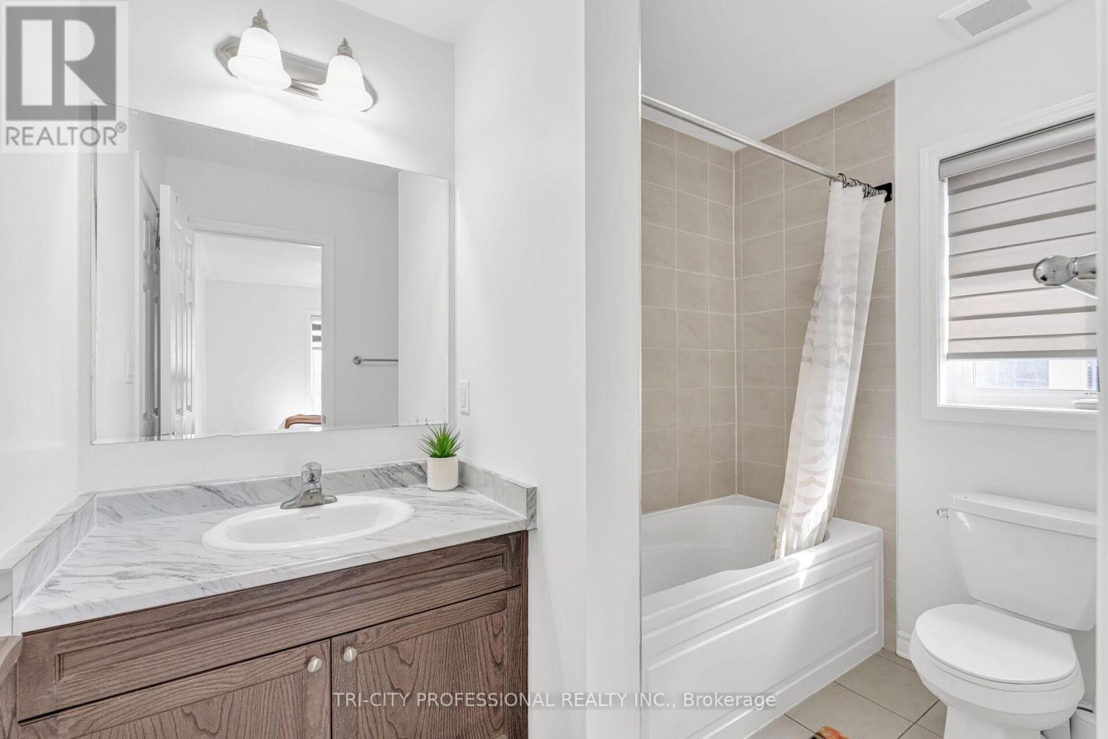 2 Summer Wind Lane, Brampton, Ontario  L7A 0B6 - Photo 39 - W12978152