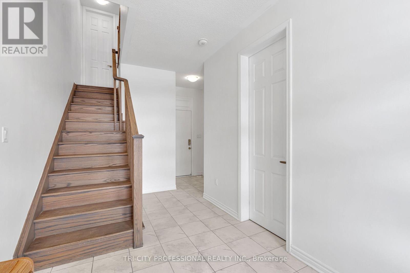 2 Summer Wind Lane, Brampton, Ontario  L7A 0B6 - Photo 6 - W12978152
