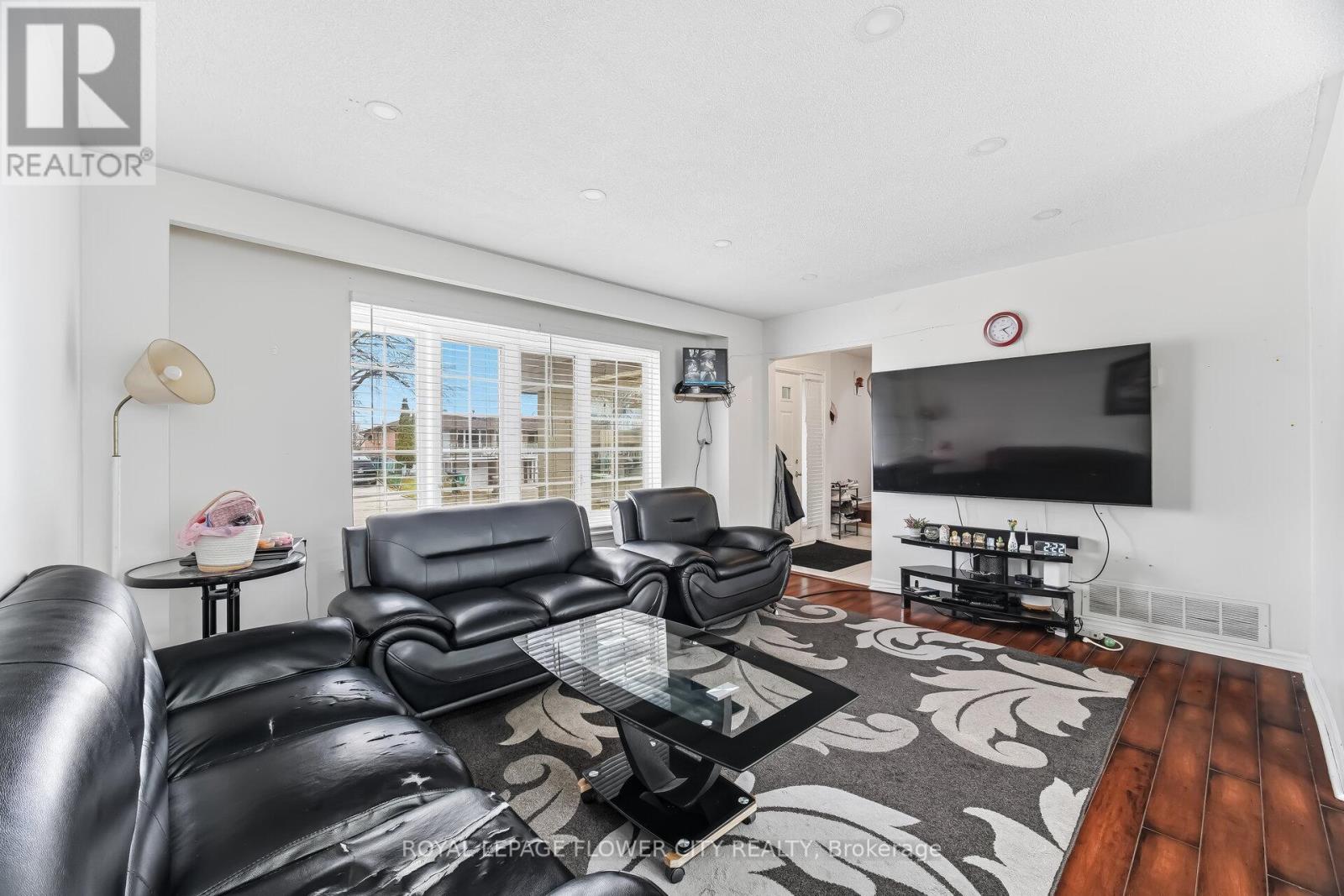 3027 Coral Drive, Mississauga, Ontario  L4T 1Z2 - Photo 10 - W12978210