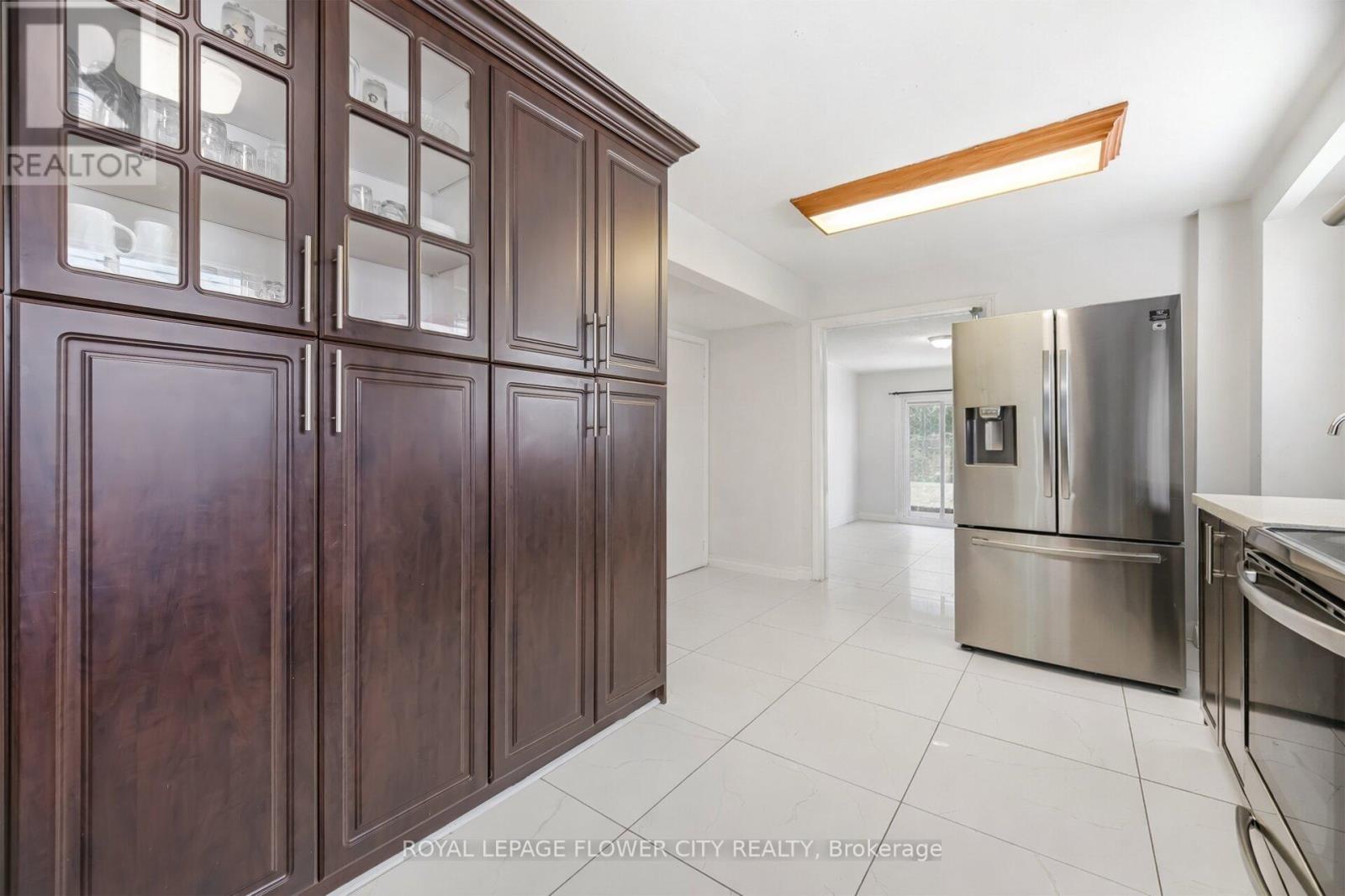 3027 Coral Drive, Mississauga, Ontario  L4T 1Z2 - Photo 16 - W12978210