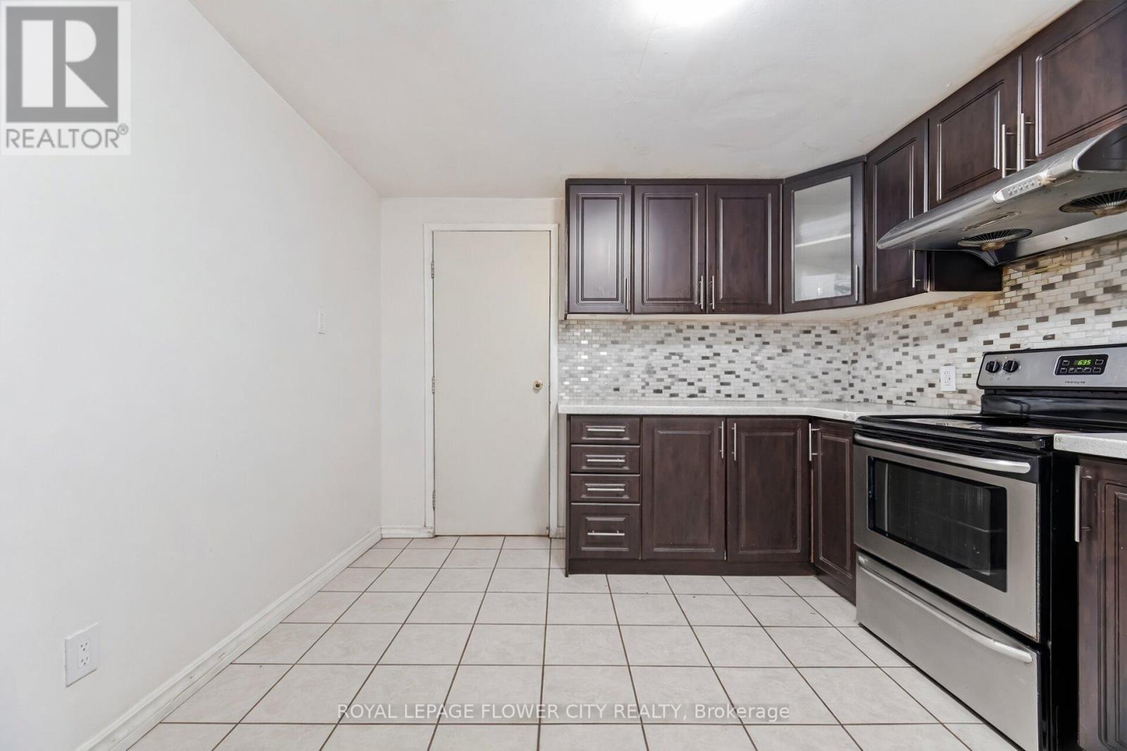 3027 Coral Drive, Mississauga, Ontario  L4T 1Z2 - Photo 25 - W12978210