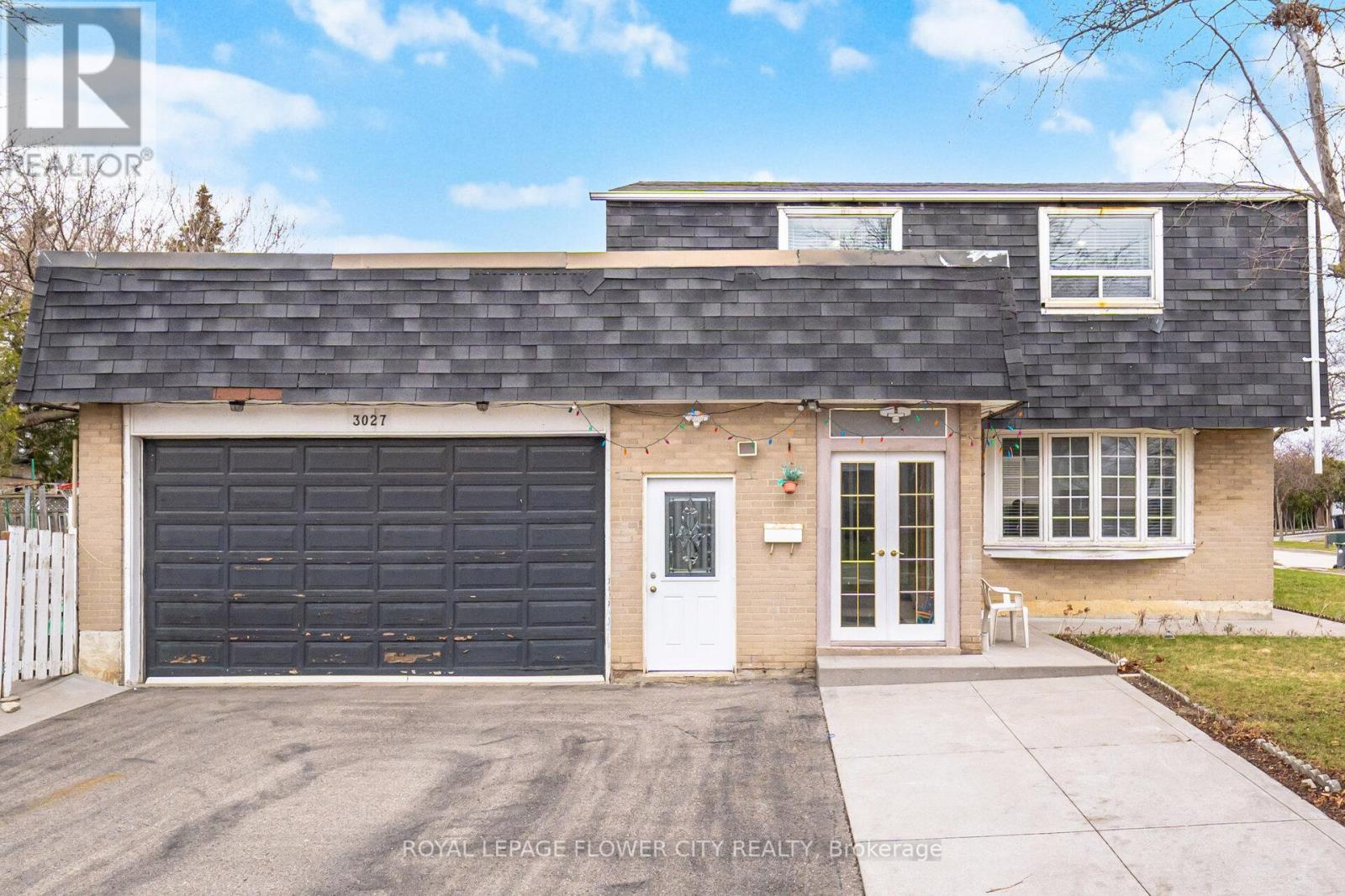 3027 Coral Drive, Mississauga, Ontario  L4T 1Z2 - Photo 3 - W12978210