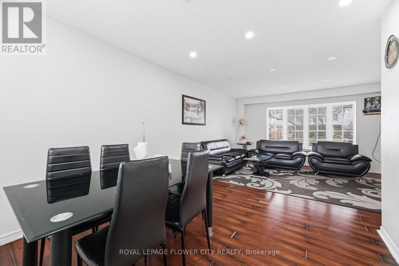 3027 Coral Drive, Mississauga, Ontario  L4T 1Z2 - Photo 6 - W12978210