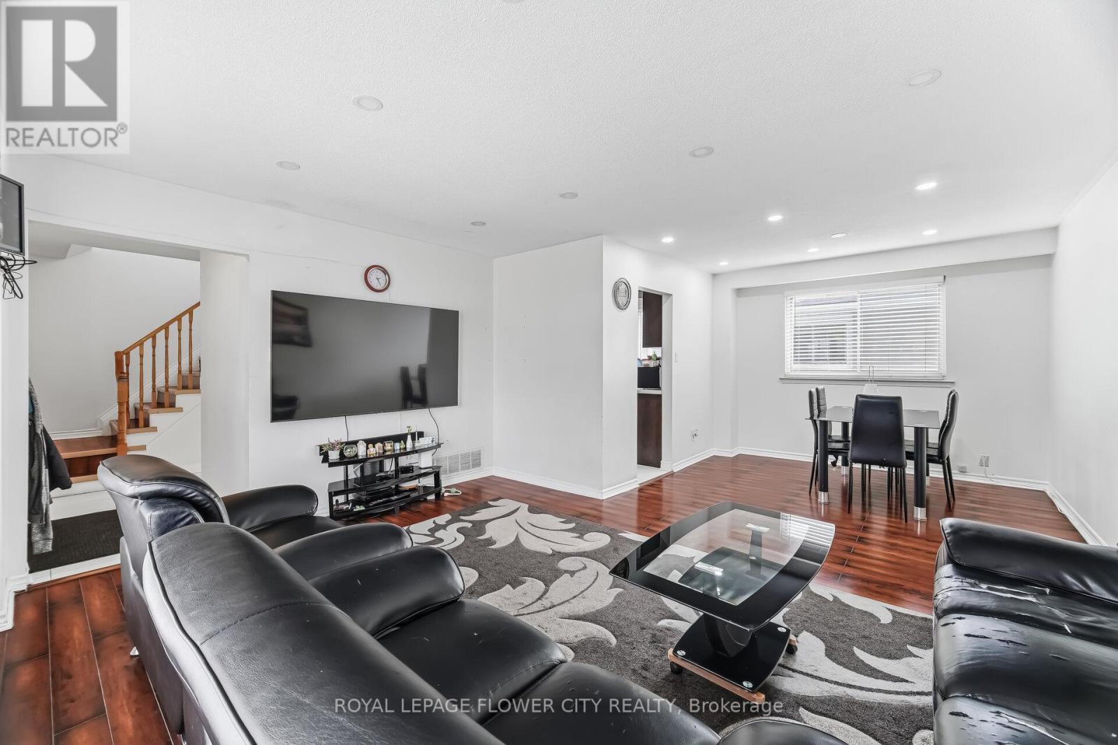 3027 Coral Drive, Mississauga, Ontario  L4T 1Z2 - Photo 7 - W12978210