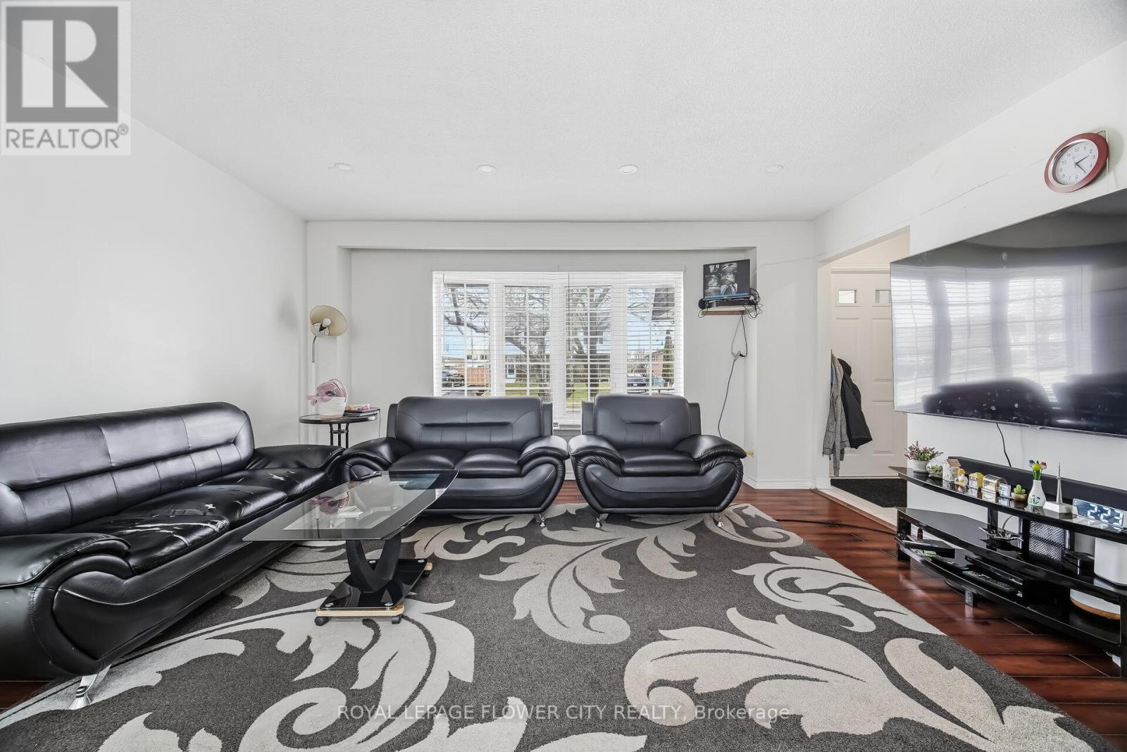 3027 Coral Drive, Mississauga, Ontario  L4T 1Z2 - Photo 8 - W12978210