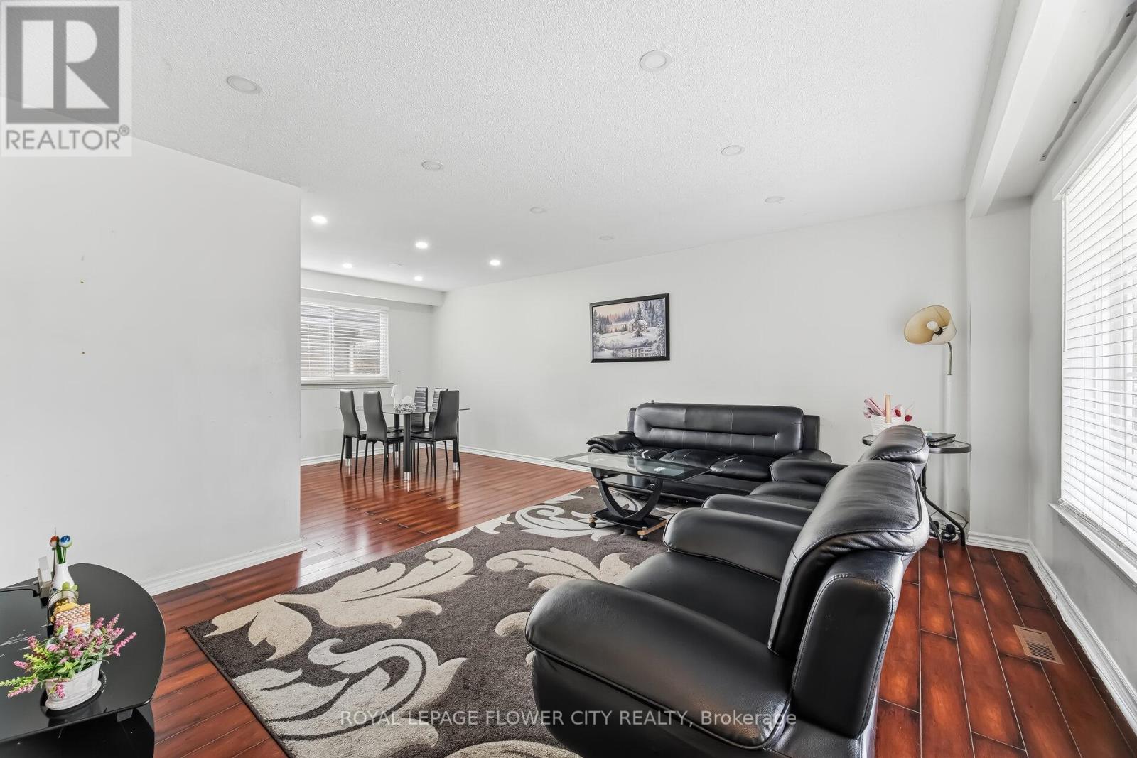 3027 Coral Drive, Mississauga, Ontario  L4T 1Z2 - Photo 9 - W12978210