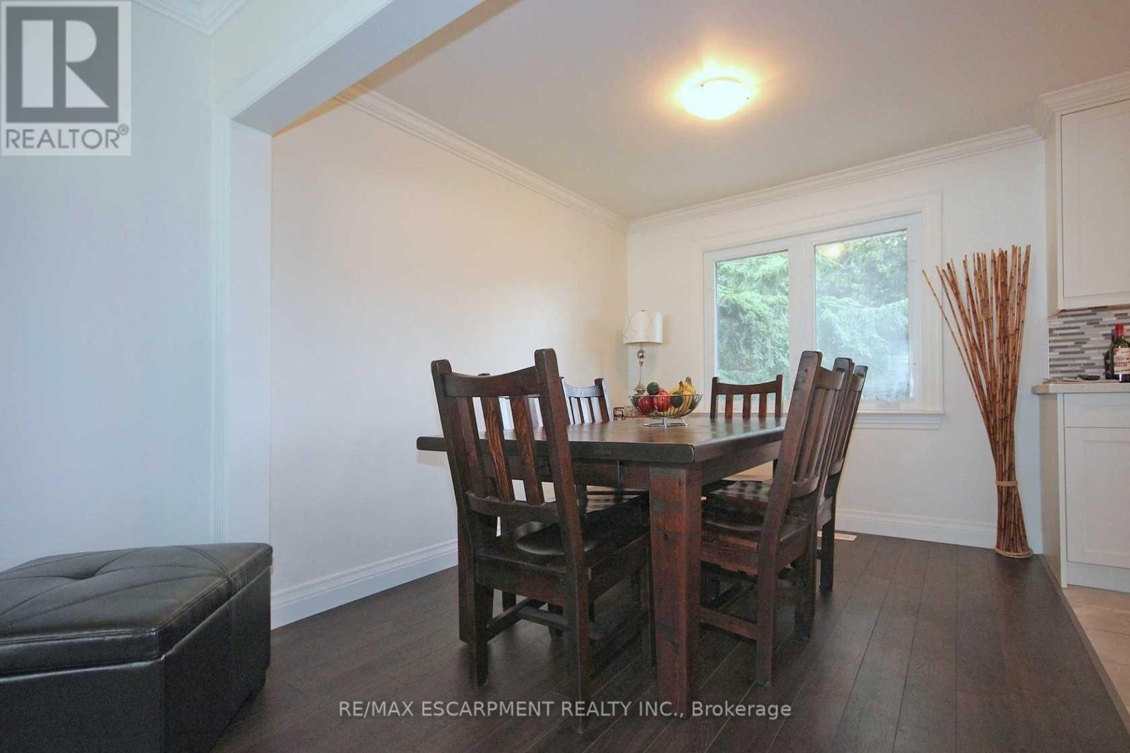 1026 Bridge Road, Oakville (Wo West), Ontario  L6L 2B5 - Photo 10 - W12978214