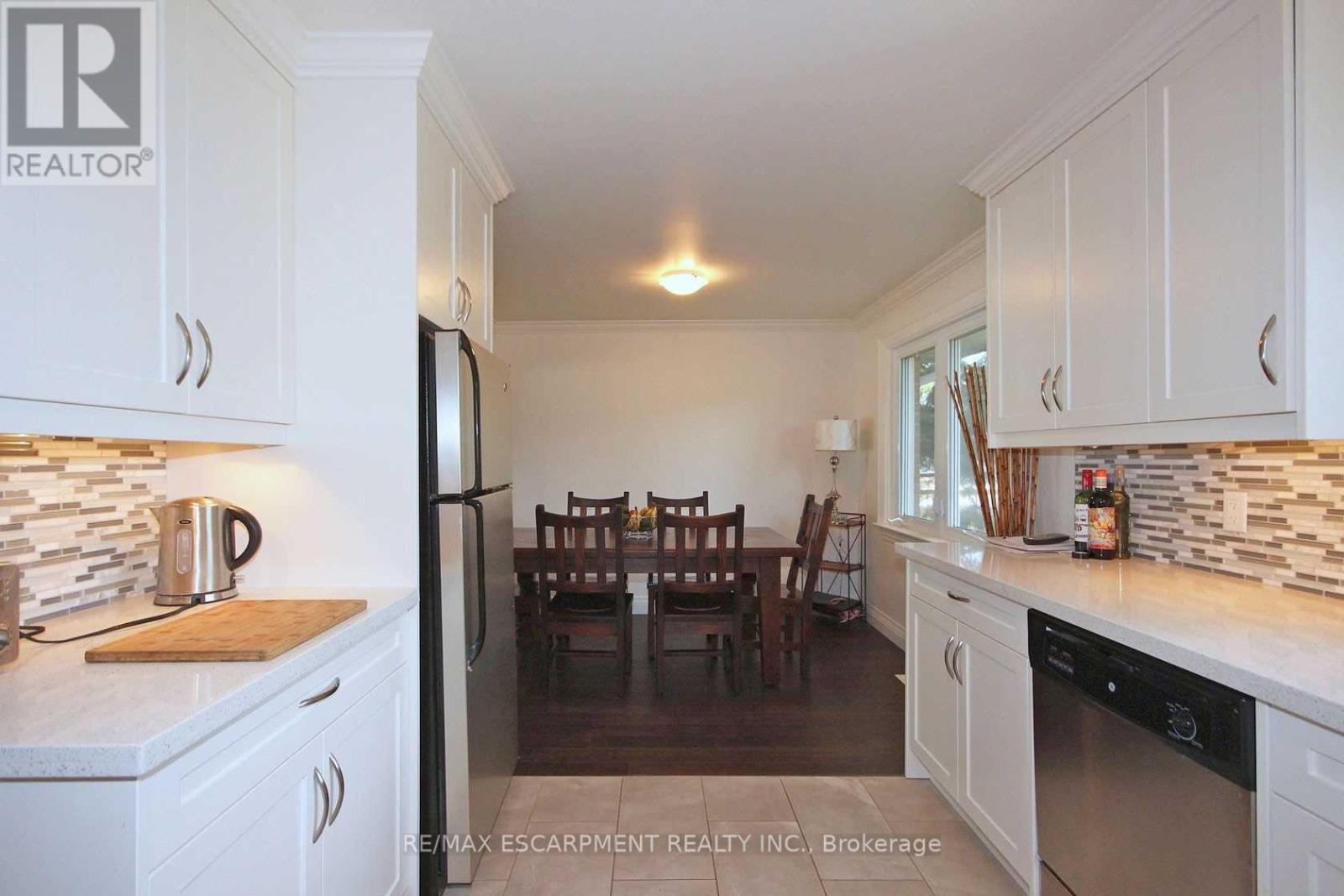 1026 Bridge Road, Oakville (Wo West), Ontario  L6L 2B5 - Photo 14 - W12978214