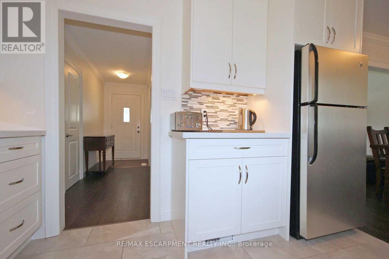 1026 Bridge Road, Oakville (Wo West), Ontario  L6L 2B5 - Photo 15 - W12978214