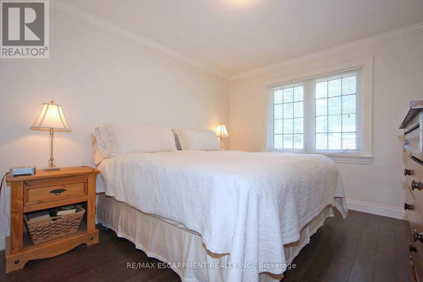 1026 Bridge Road, Oakville (Wo West), Ontario  L6L 2B5 - Photo 16 - W12978214