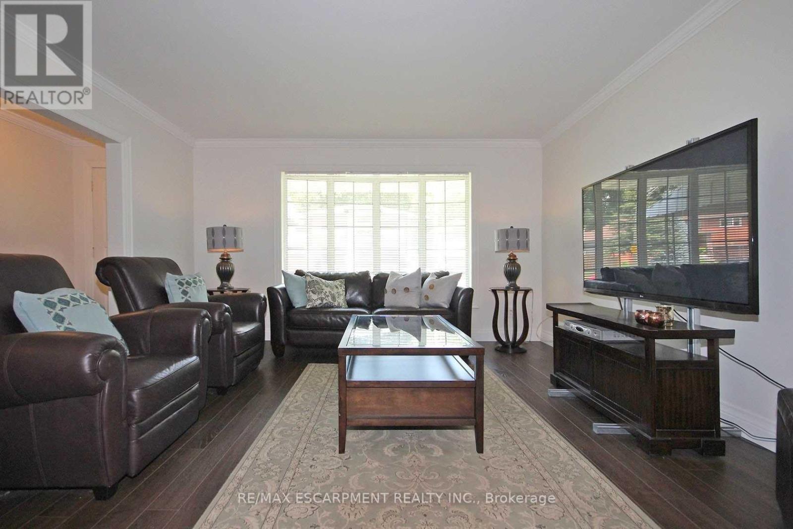 1026 Bridge Road, Oakville (Wo West), Ontario  L6L 2B5 - Photo 6 - W12978214