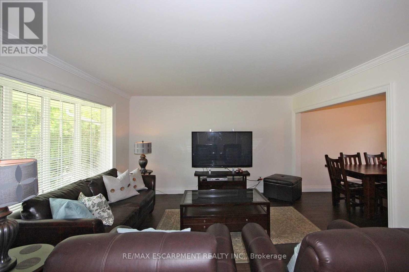 1026 Bridge Road, Oakville (Wo West), Ontario  L6L 2B5 - Photo 7 - W12978214