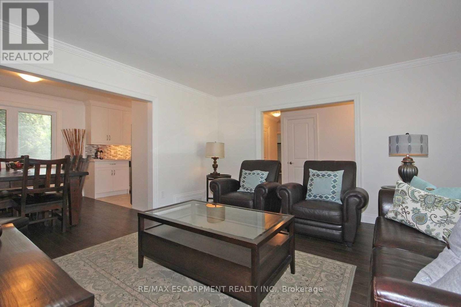 1026 Bridge Road, Oakville (Wo West), Ontario  L6L 2B5 - Photo 8 - W12978214