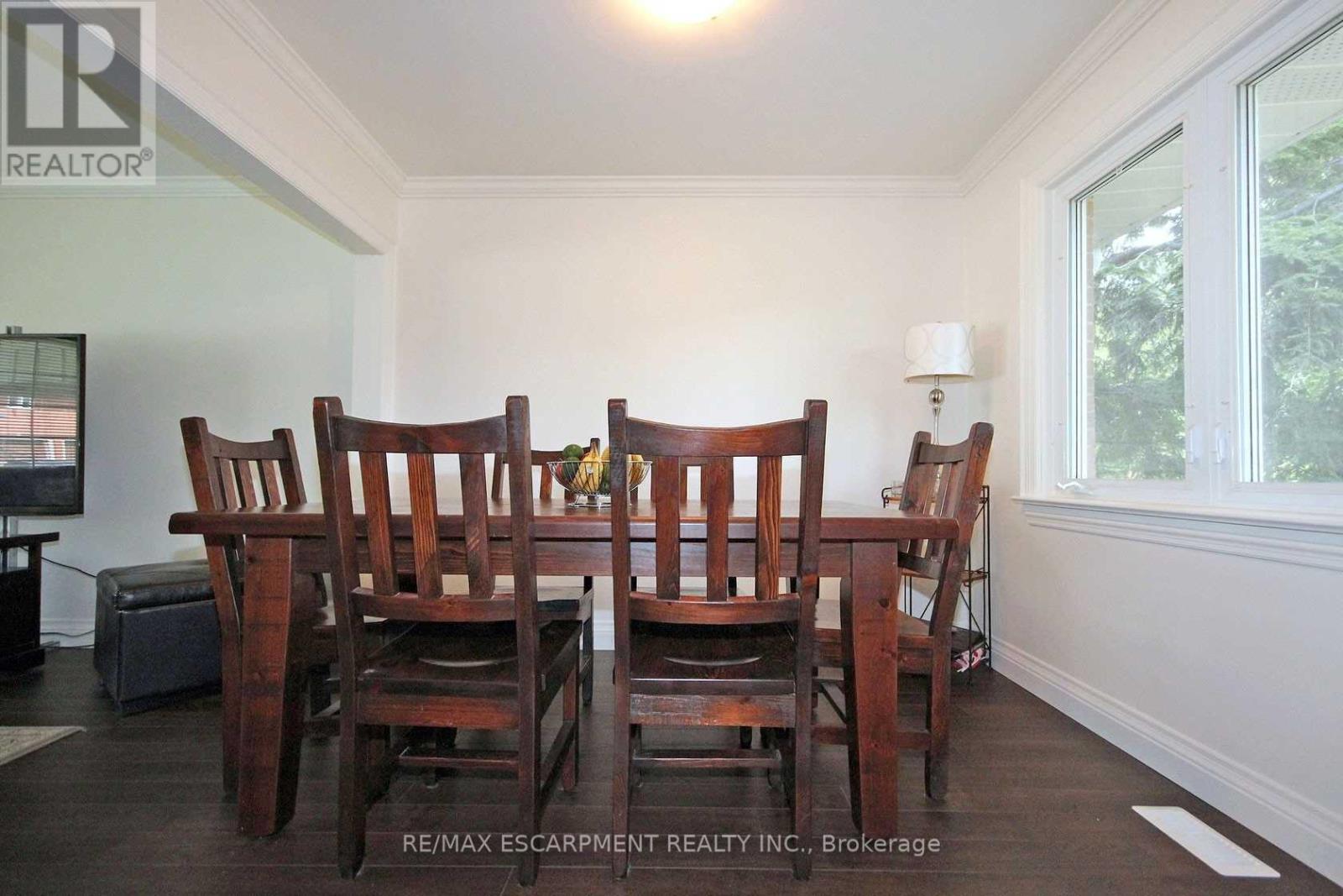 1026 Bridge Road, Oakville (Wo West), Ontario  L6L 2B5 - Photo 9 - W12978214