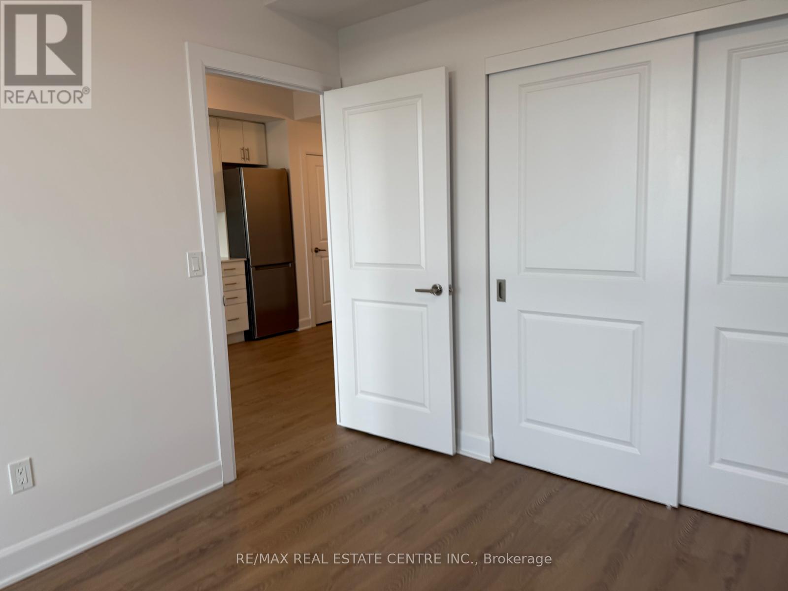 1106 - 3240 William Coltson Avenue, Oakville, Ontario  L6H 8C8 - Photo 2 - W12978218