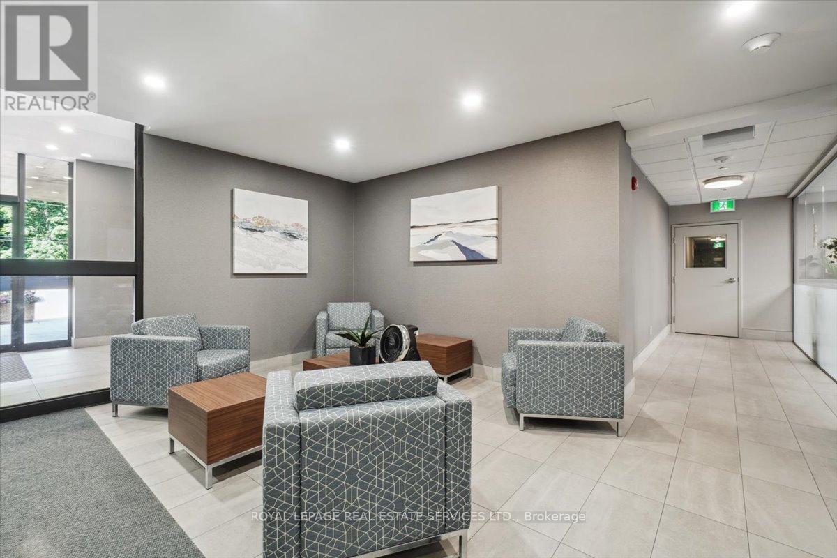 102 - 62 Park Avenue, Halton Hills, Ontario  L7G 4Z1 - Photo 2 - W12978220