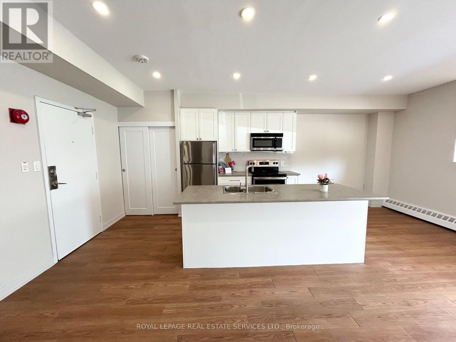 102 - 62 Park Avenue, Halton Hills, Ontario  L7G 4Z1 - Photo 3 - W12978220