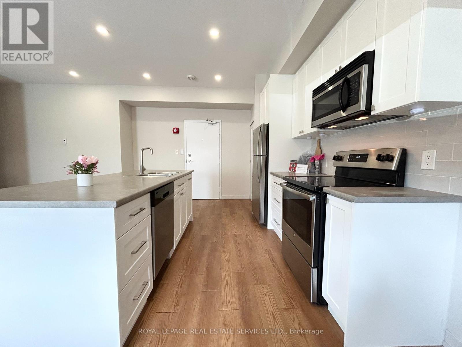 102 - 62 Park Avenue, Halton Hills, Ontario  L7G 4Z1 - Photo 4 - W12978220