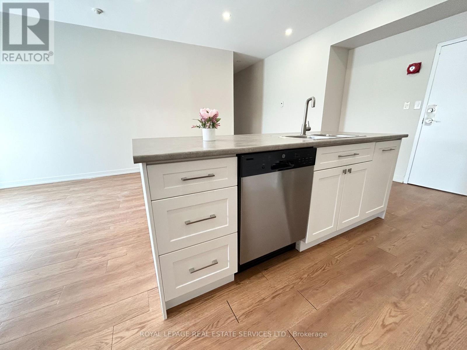 102 - 62 Park Avenue, Halton Hills, Ontario  L7G 4Z1 - Photo 5 - W12978220