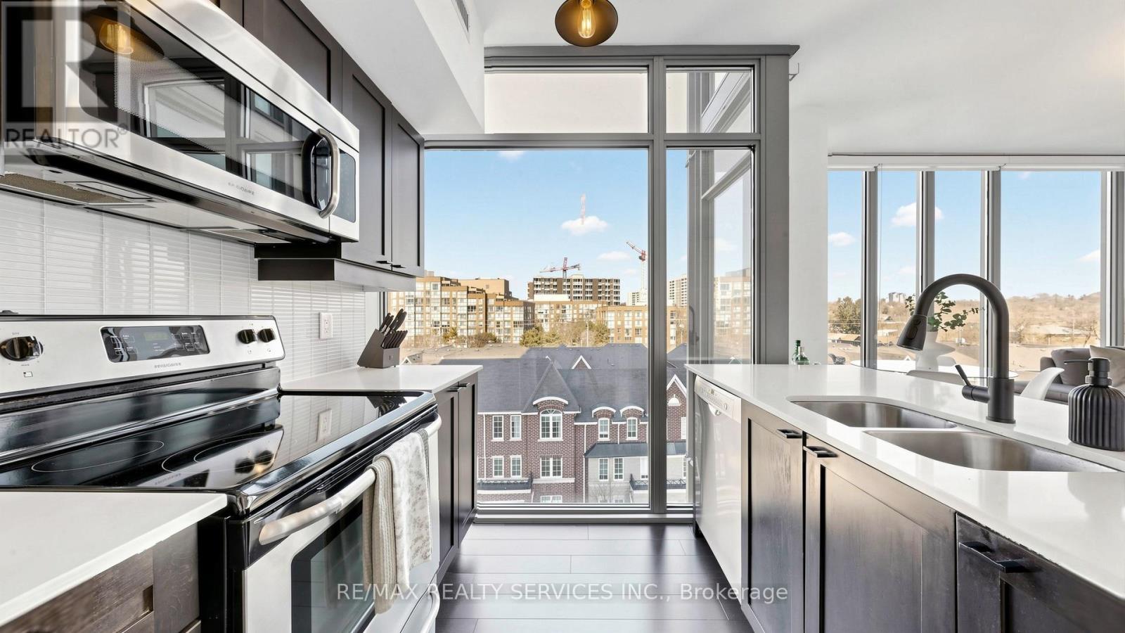 511 - 105 The Queensway Avenue, Toronto, Ontario  M6S 5B5 - Photo 13 - W12978228