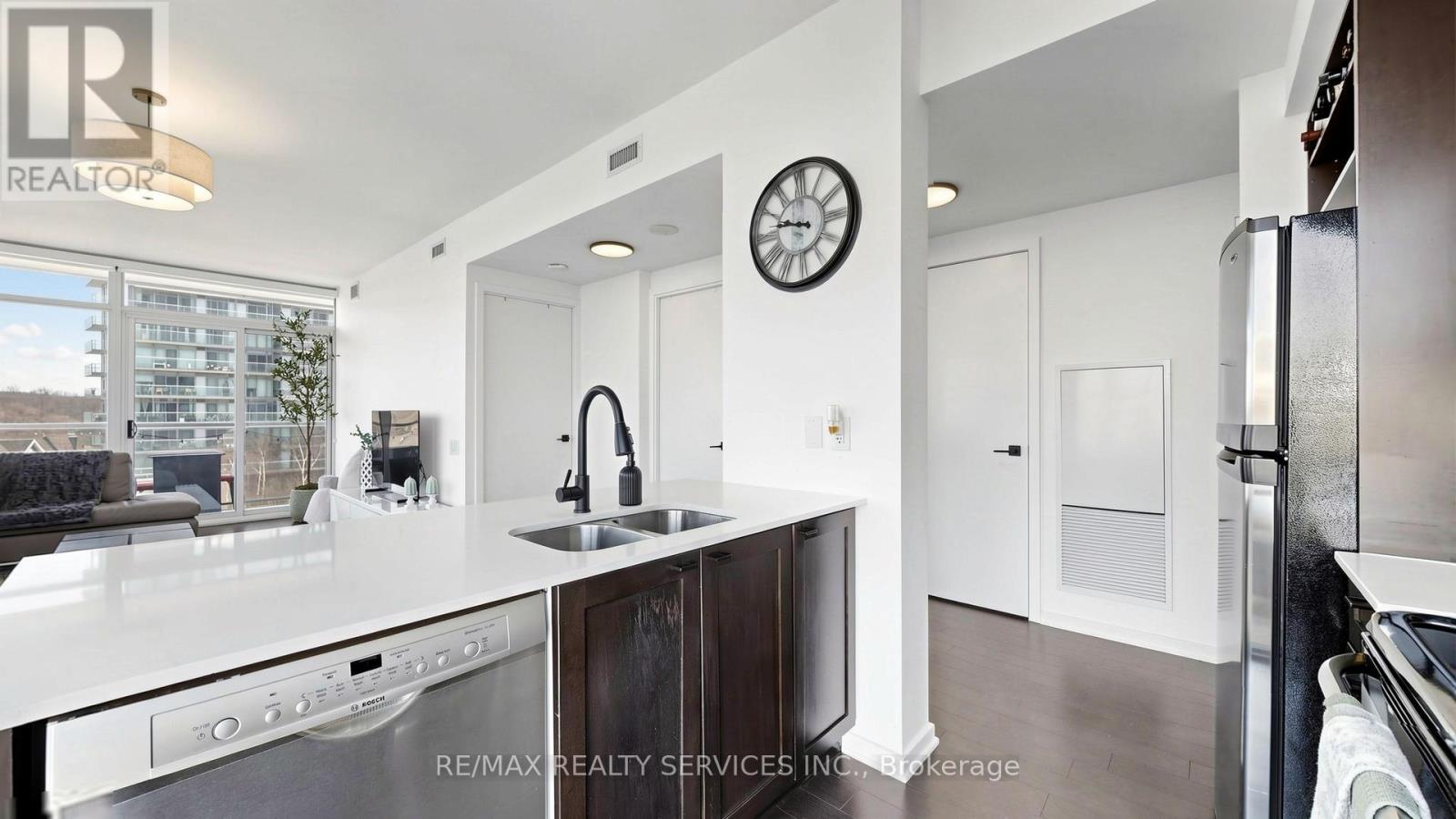 511 - 105 The Queensway Avenue, Toronto, Ontario  M6S 5B5 - Photo 15 - W12978228