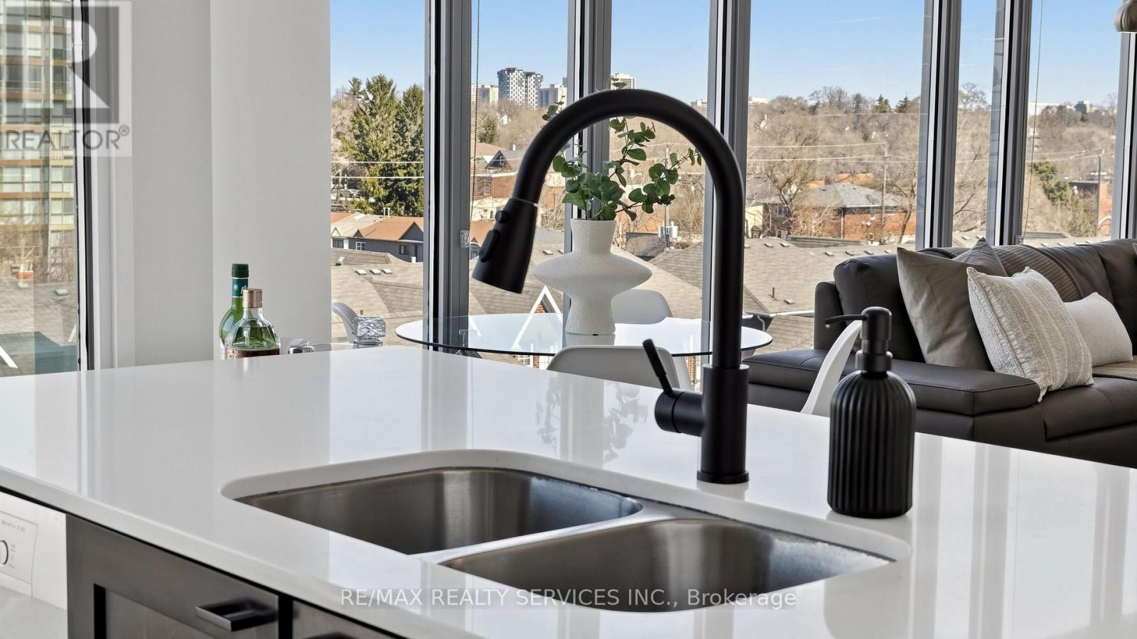 511 - 105 The Queensway Avenue, Toronto, Ontario  M6S 5B5 - Photo 16 - W12978228