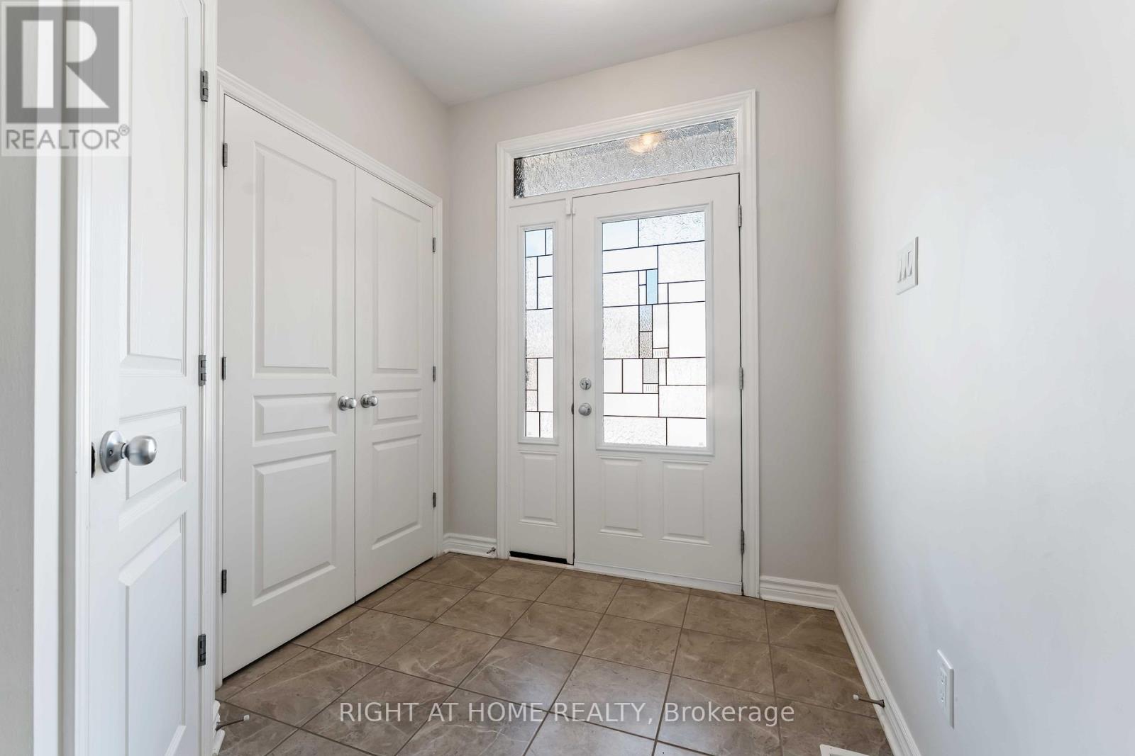 658 Parade Drive, Ottawa, Ontario  K2S 0Z2 - Photo 3 - X12938560