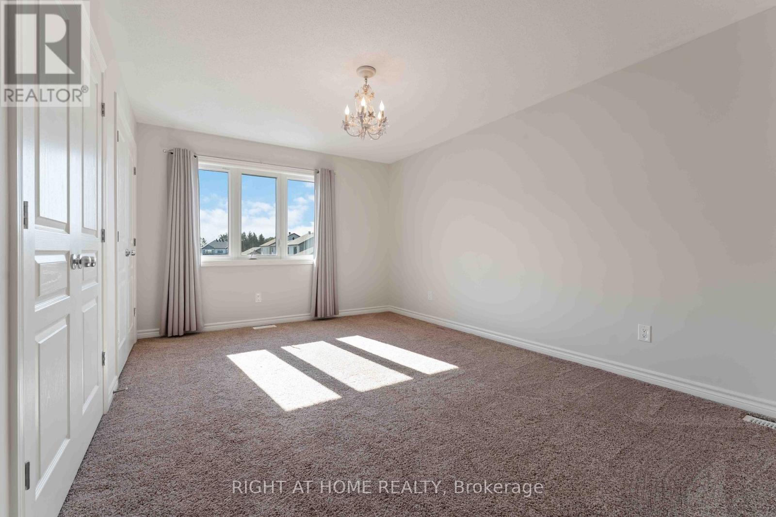 658 Parade Drive, Ottawa, Ontario  K2S 0Z2 - Photo 31 - X12938560