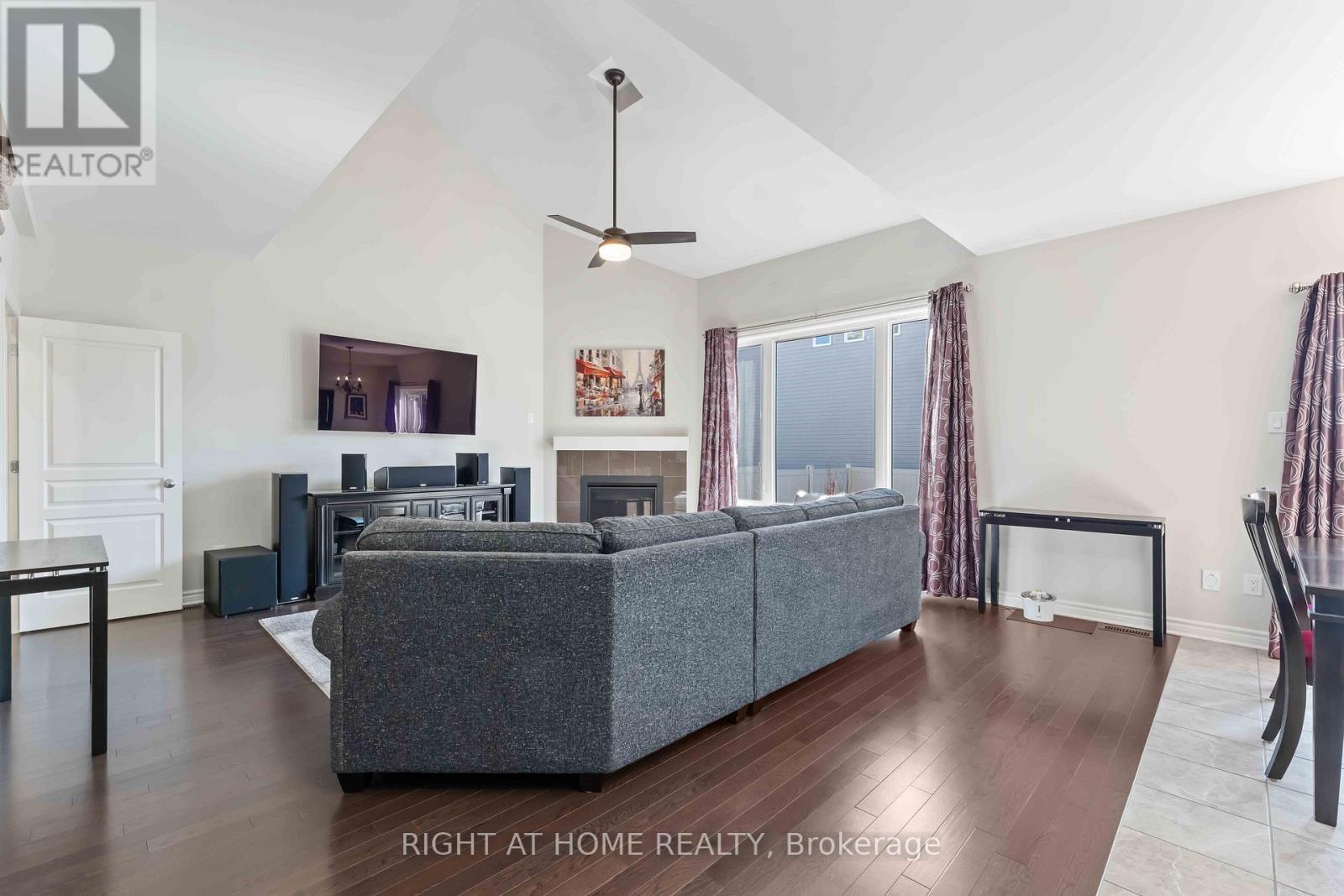 658 Parade Drive, Ottawa, Ontario  K2S 0Z2 - Photo 8 - X12938560