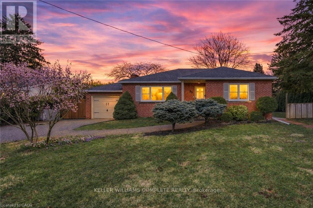 59 OAKLEY COURT, Hamilton, Ontario