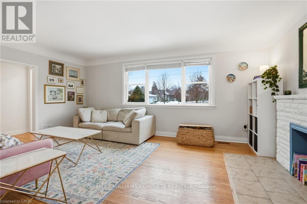 59 Oakley Court, Hamilton, Ontario  L9G 1T7 - Photo 8 - X12977942