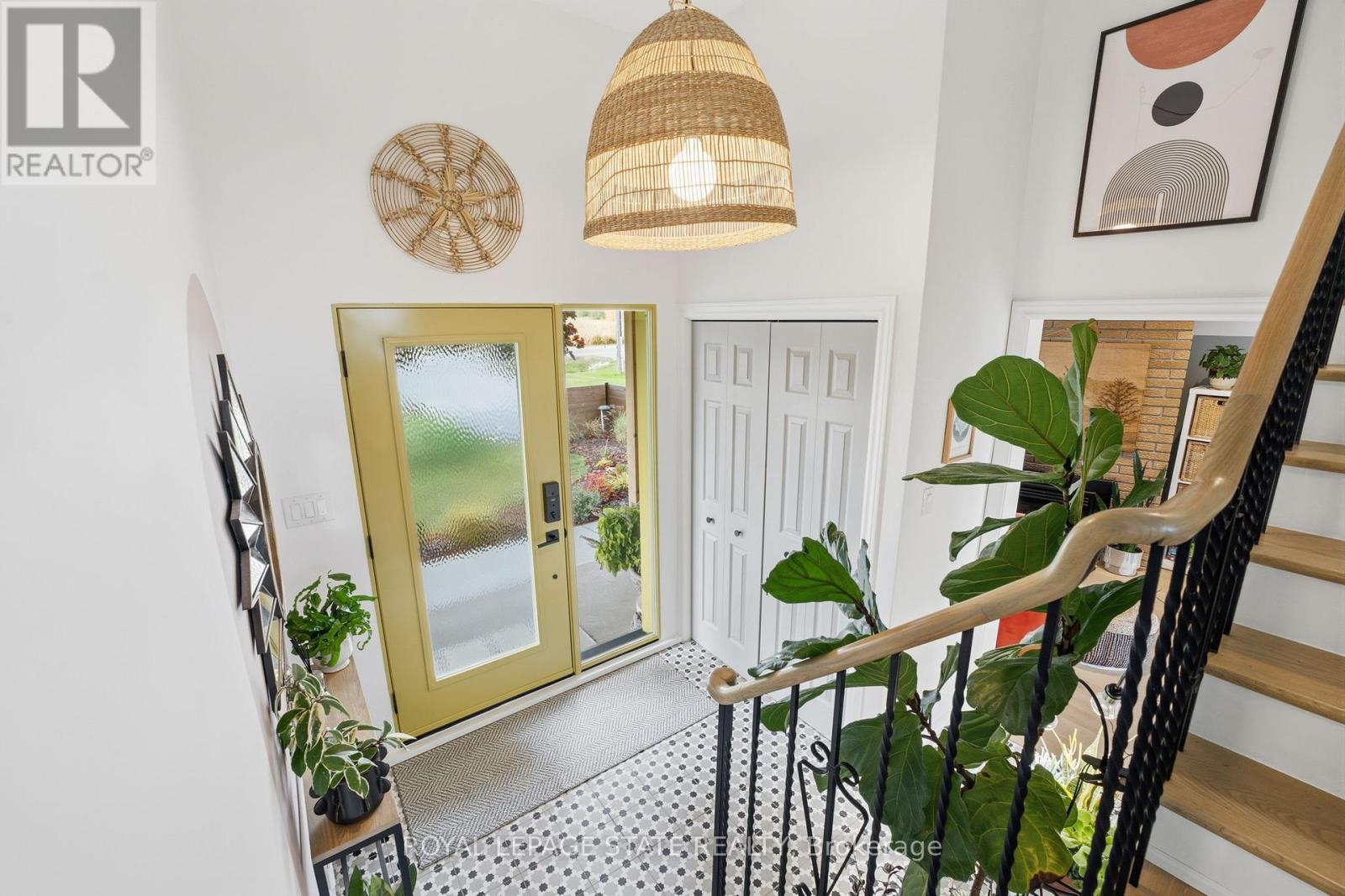 348 Sydenham Road, Hamilton, Ontario  L9H 5E2 - Photo 4 - X12977974