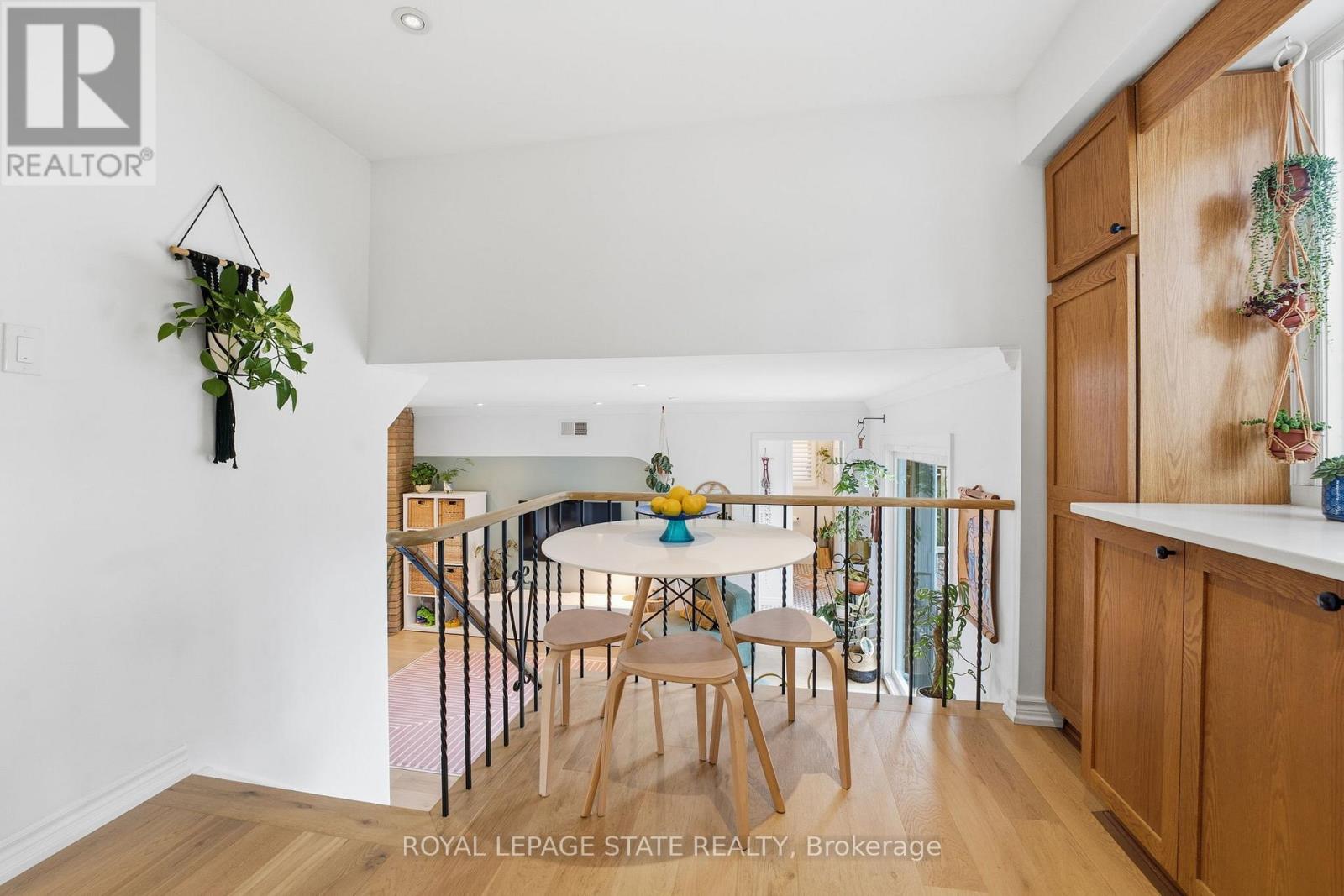 348 Sydenham Road, Hamilton, Ontario  L9H 5E2 - Photo 5 - X12977974