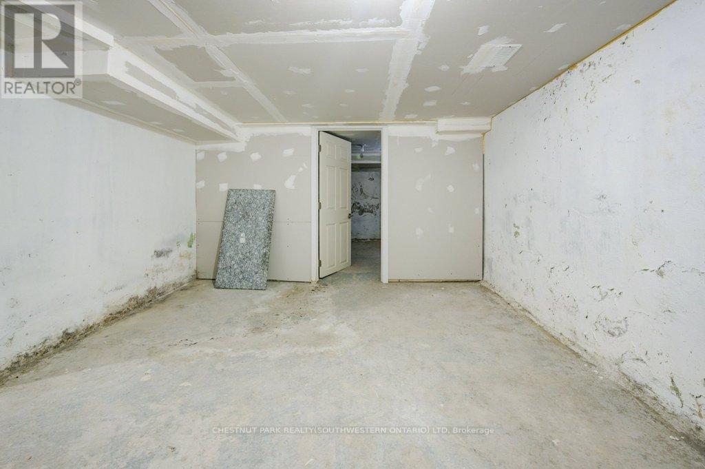 374 Louisa Street, Kitchener, Ontario  N2H 5N4 - Photo 29 - X12978046