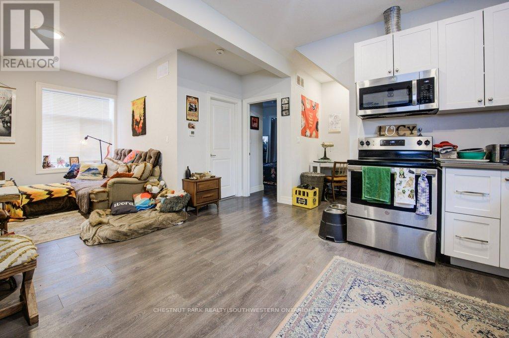 374 Louisa Street, Kitchener, Ontario  N2H 5N4 - Photo 9 - X12978046