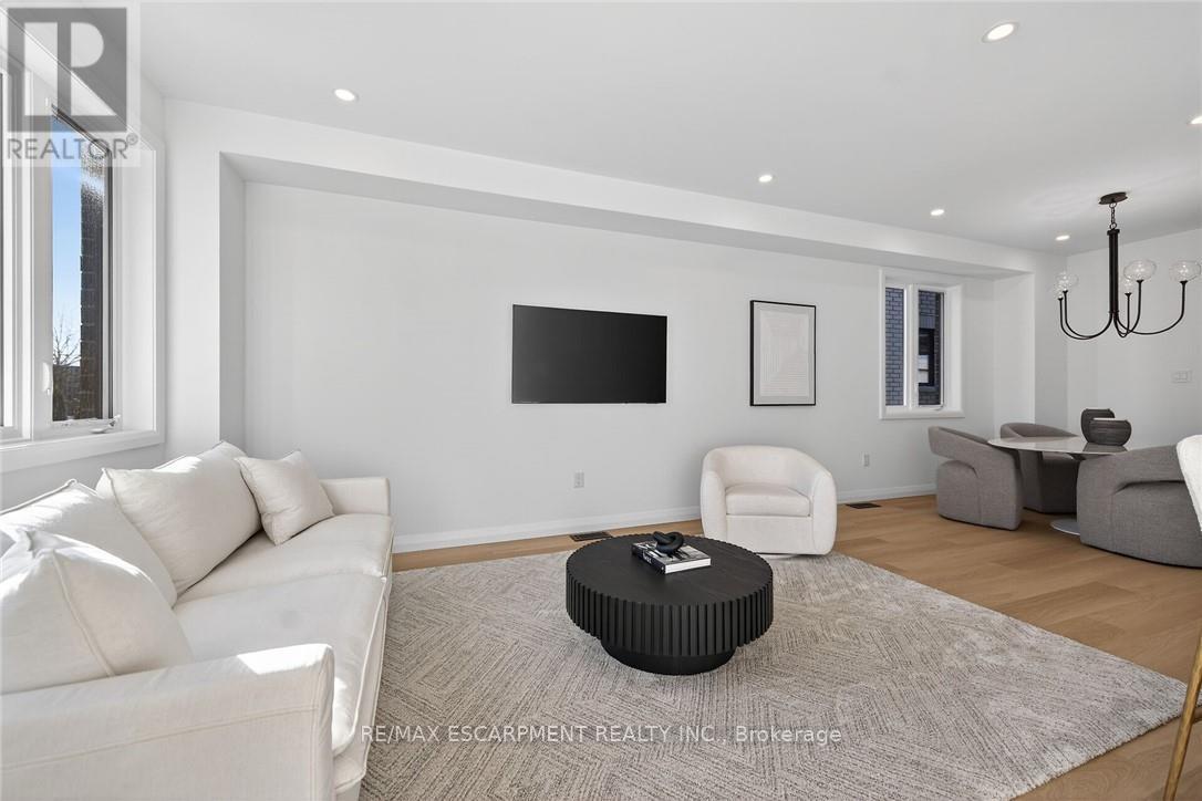 29 Kingfisher Drive, Hamilton (Bruleville), Ontario  L9A 5A4 - Photo 12 - X12978112