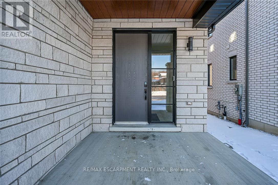 29 Kingfisher Drive, Hamilton (Bruleville), Ontario  L9A 5A4 - Photo 2 - X12978112