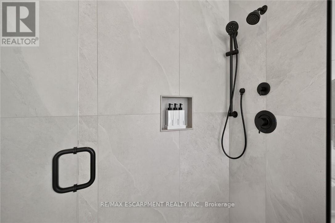 29 Kingfisher Drive, Hamilton (Bruleville), Ontario  L9A 5A4 - Photo 34 - X12978112