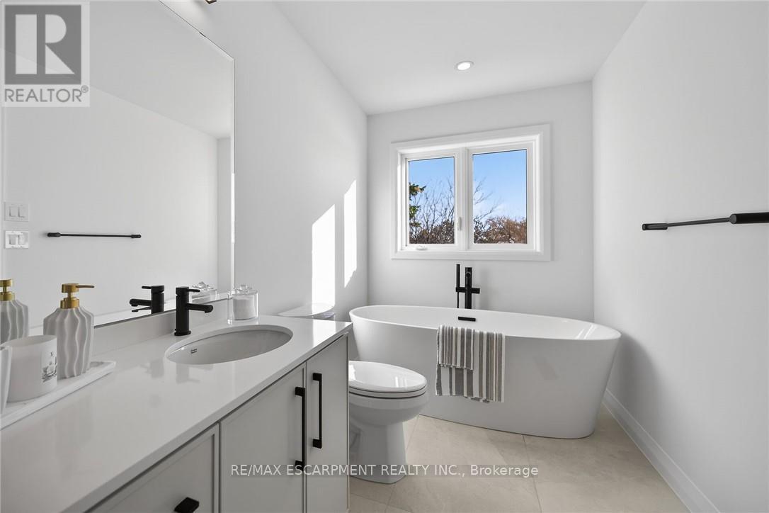 29 Kingfisher Drive, Hamilton (Bruleville), Ontario  L9A 5A4 - Photo 35 - X12978112