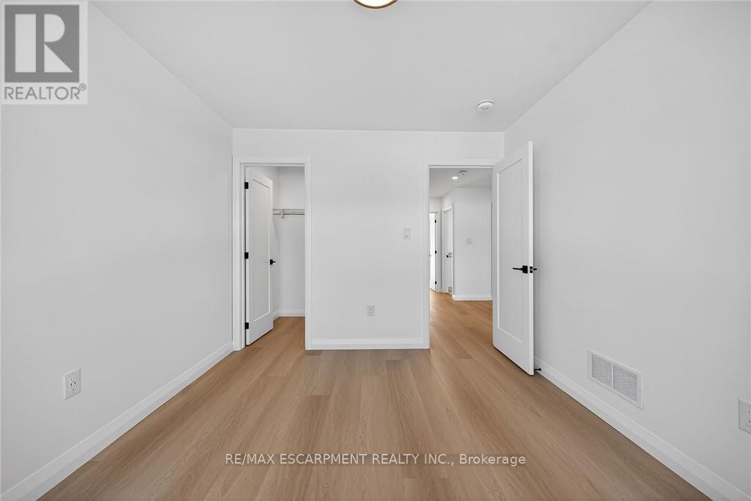 29 Kingfisher Drive, Hamilton (Bruleville), Ontario  L9A 5A4 - Photo 37 - X12978112